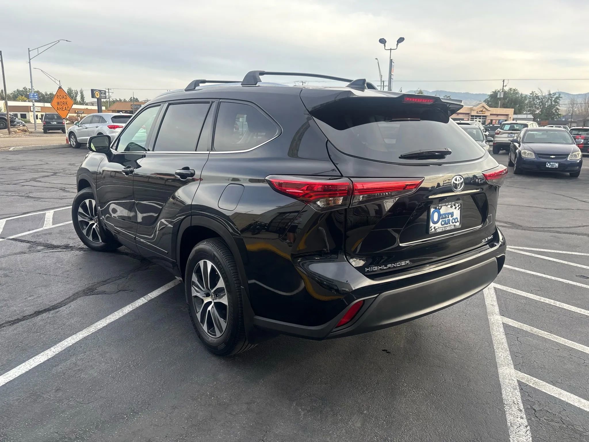 Used 2021 Toyota Highlander XLE image 3