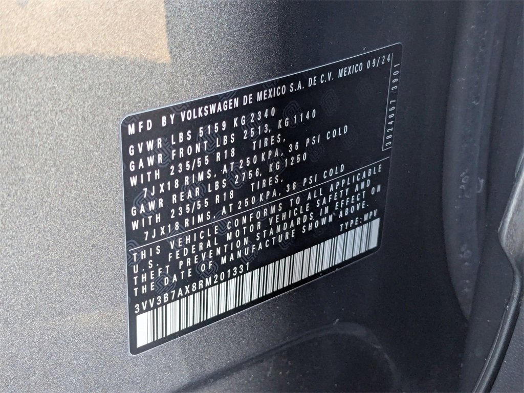 Used 2024 Volkswagen Tiguan SE image 41