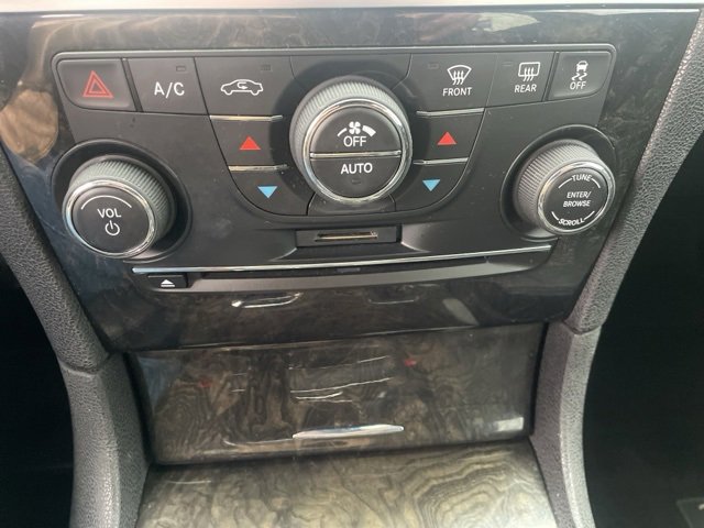 Used 2014 Chrysler 300 C image 39