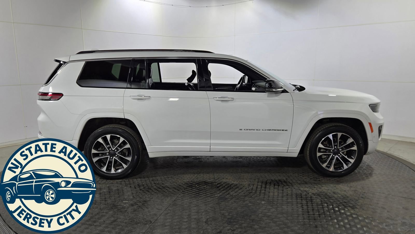 Used 2021 Jeep Grand Cherokee L Overland w/ Luxury Tech Group IV AWD/4WD image 7