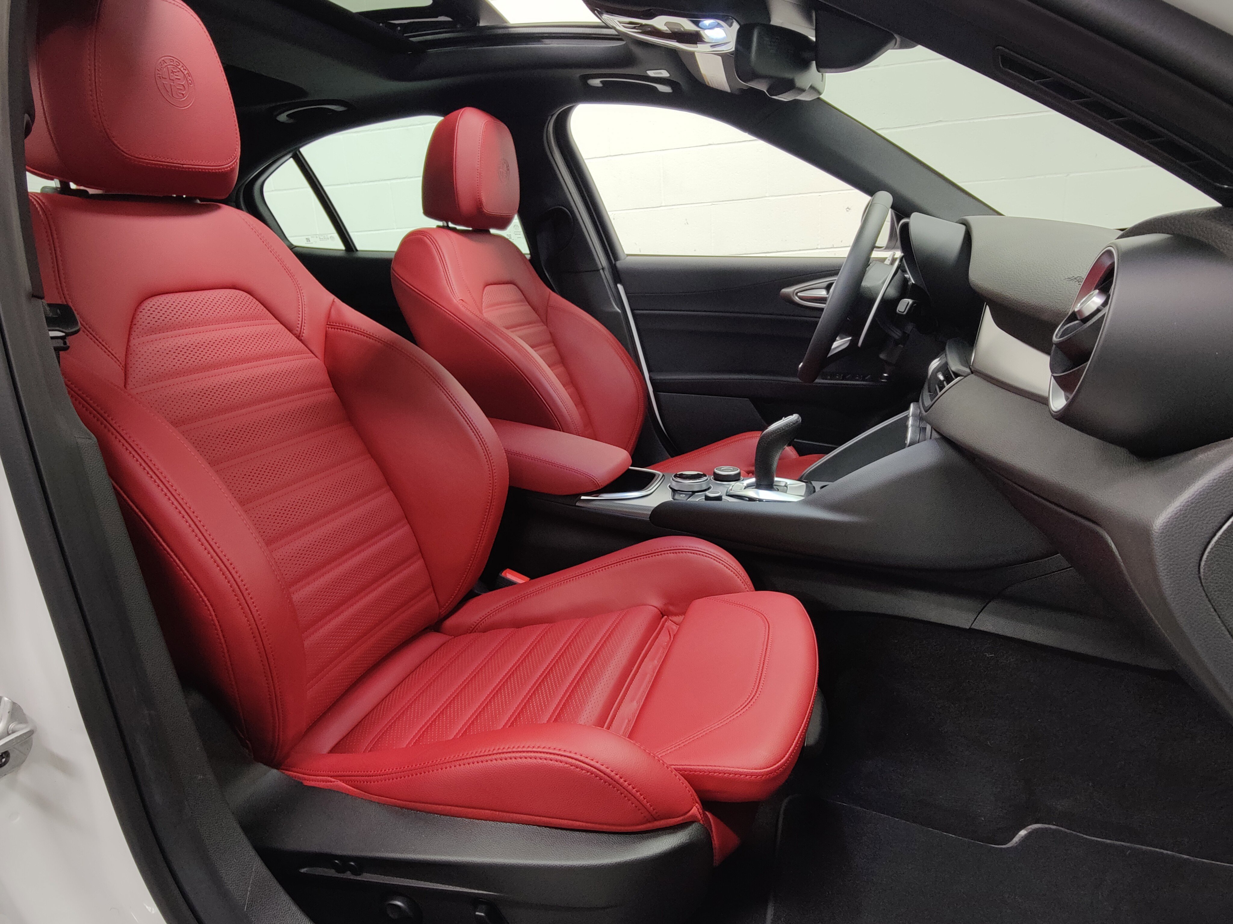 New 2025 Alfa Romeo Giulia AWD w/ Veloce Package AWD image 5