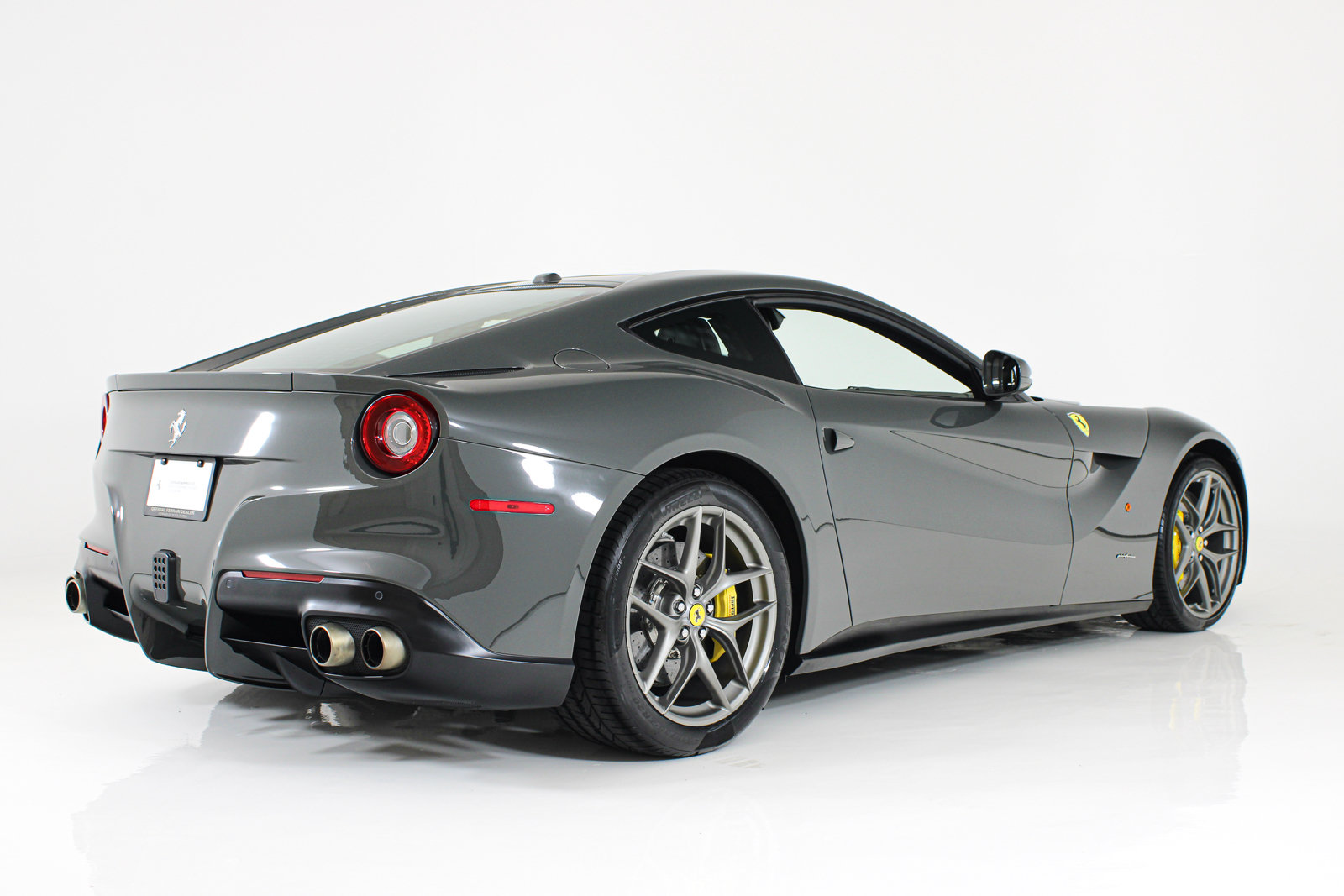 Used 2015 Ferrari F12 Berlinetta RWD image 10