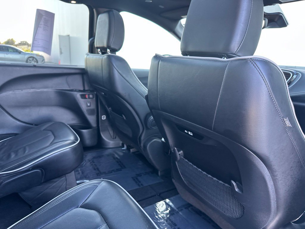 Used 2025 Chrysler Pacifica Limited FWD image 29