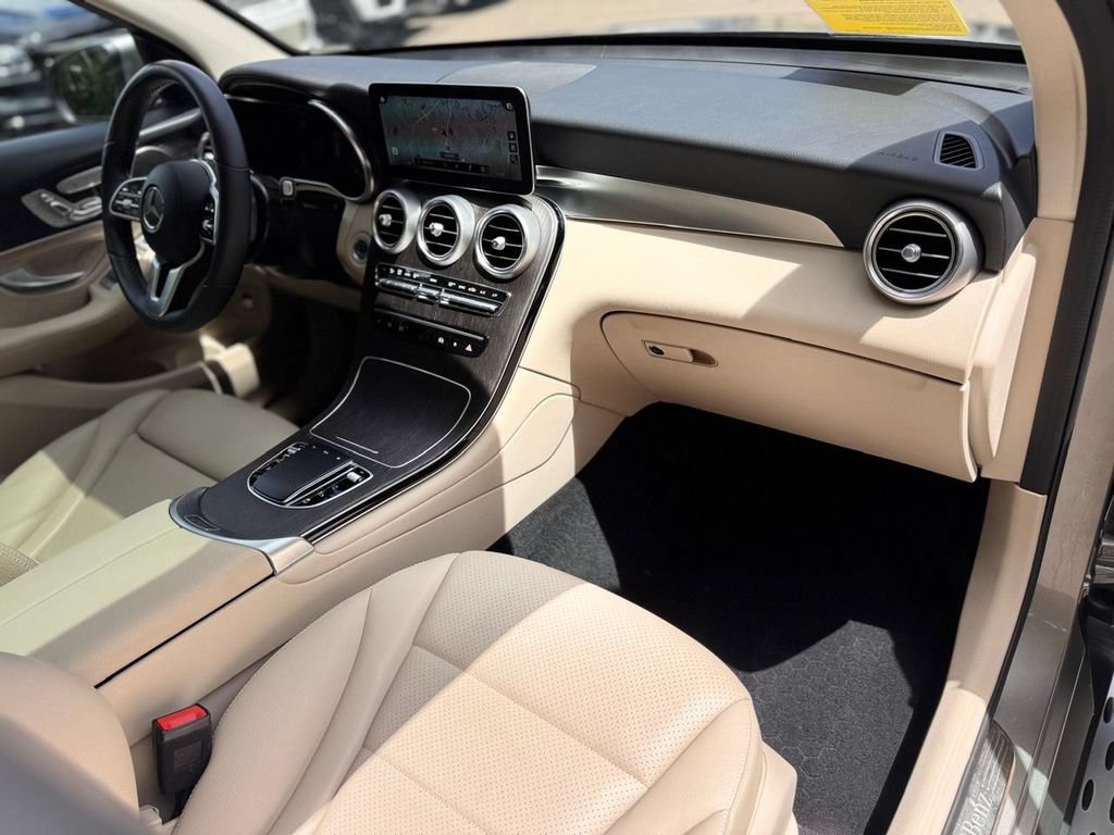 Used 2022 Mercedes-Benz GLC 300 4MATIC w/ Multimedia Package Lite image 28