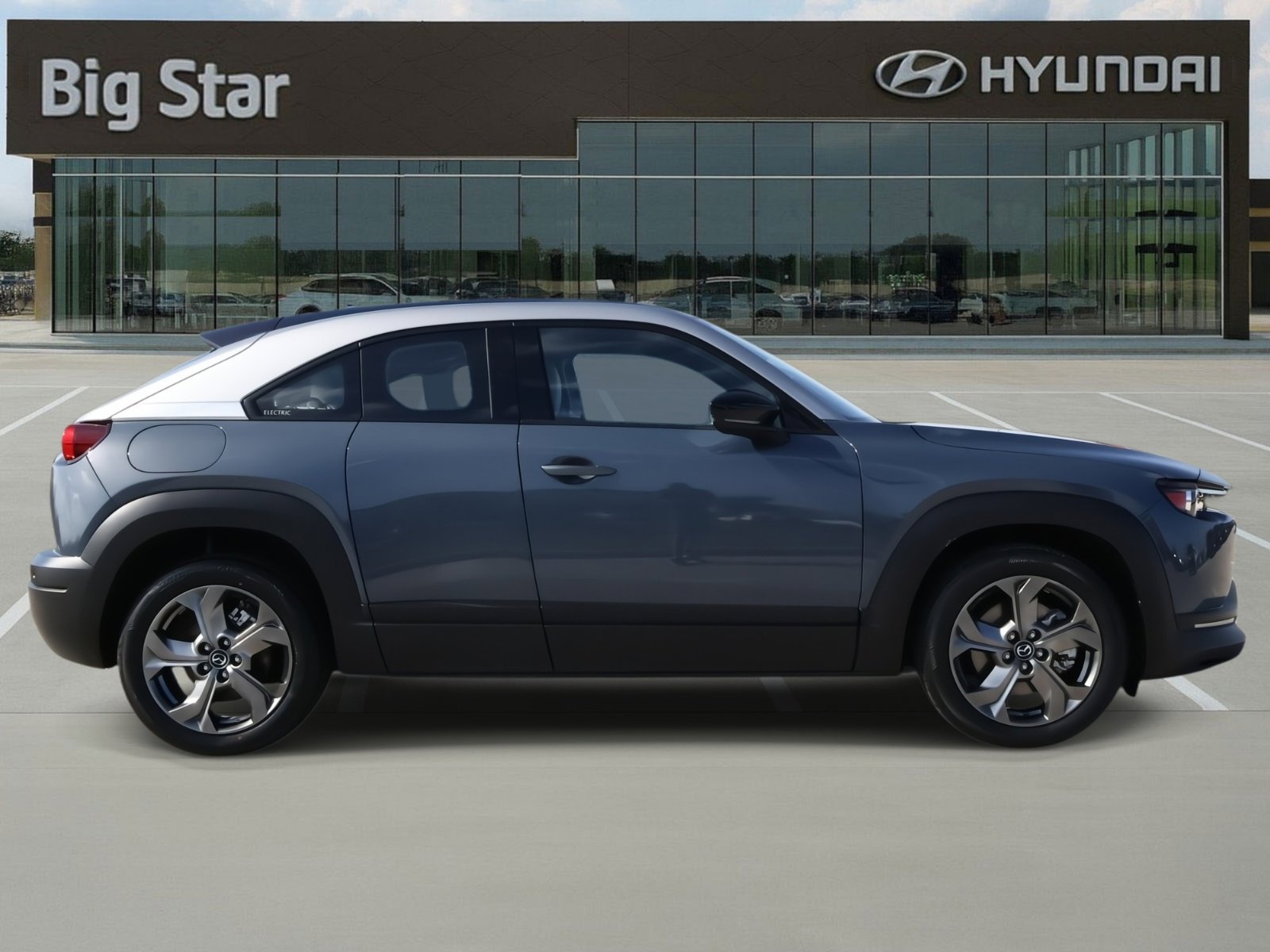 Used 2022 MAZDA MX-30 Electric w/ Premium Plus Pkg image 5