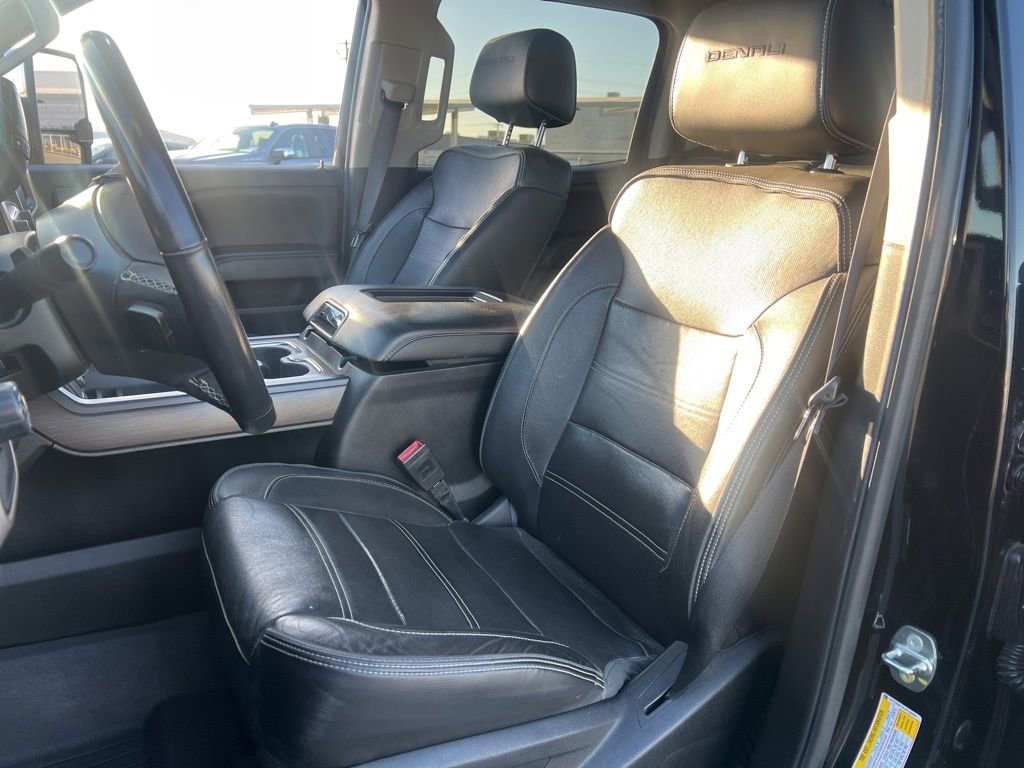 Used 2018 GMC Sierra 2500 Denali w/ Duramax Plus Package AWD/4WD image 14
