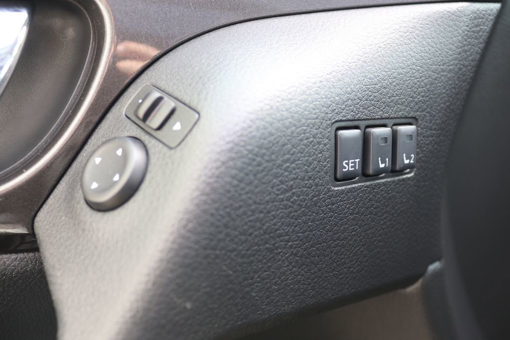 Used 2019 Nissan Rogue SV w/ Premium Package AWD/4WD image 13