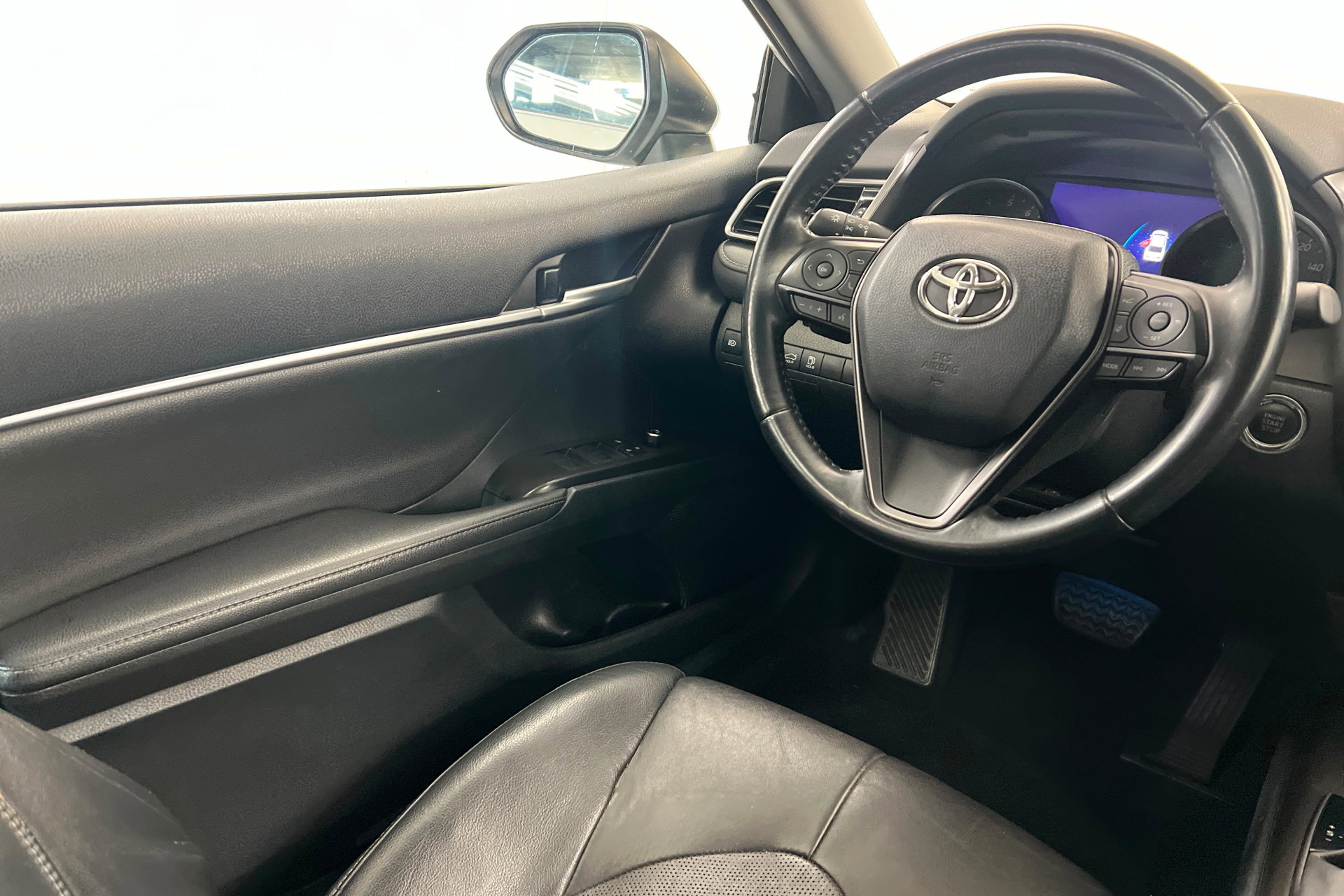 Used 2021 Toyota Camry XSE w/ Carpet Mat Package (TMS) FWD image 11