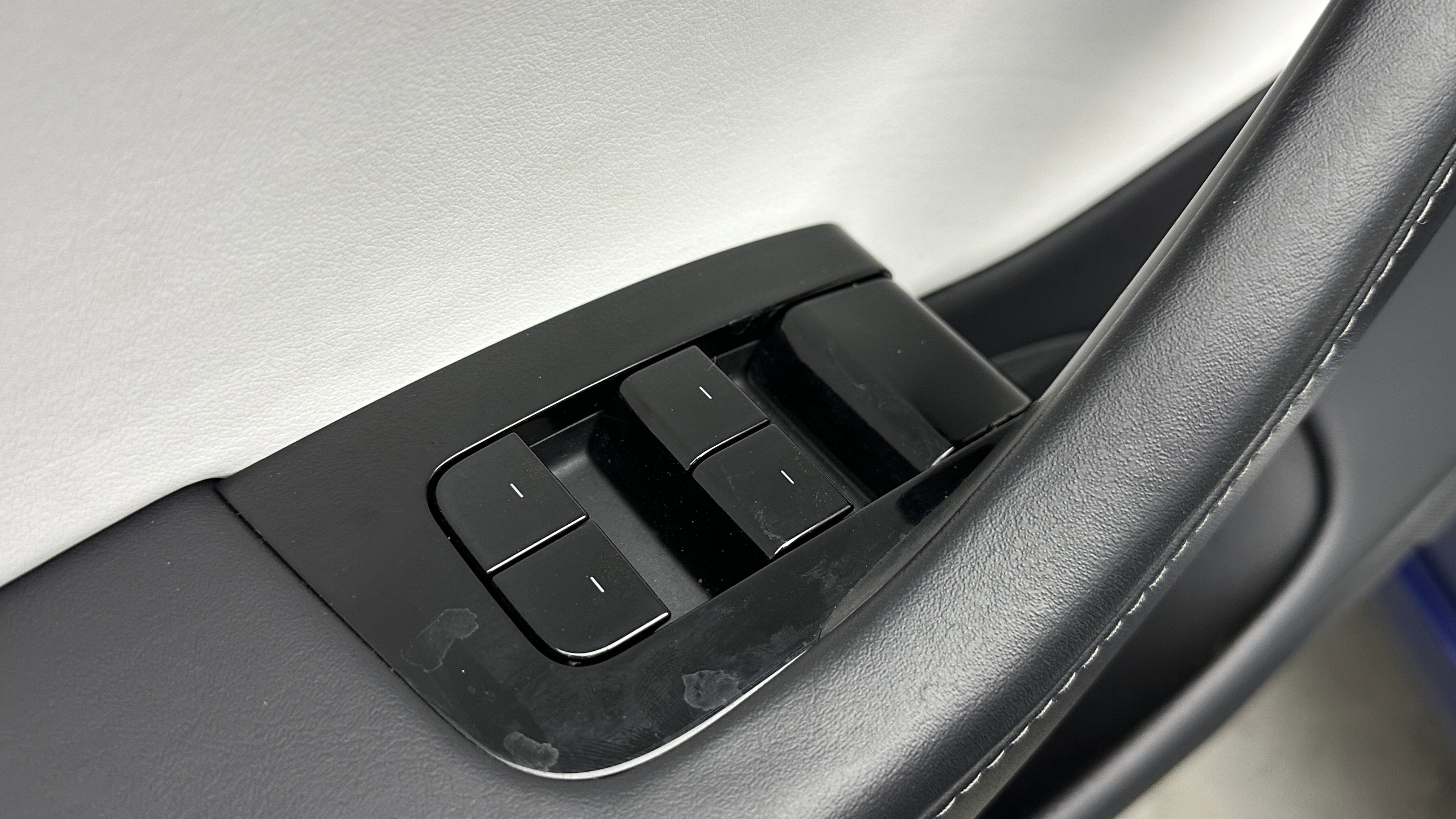 Used 2020 Tesla Model 3 Standard Range Plus image 11