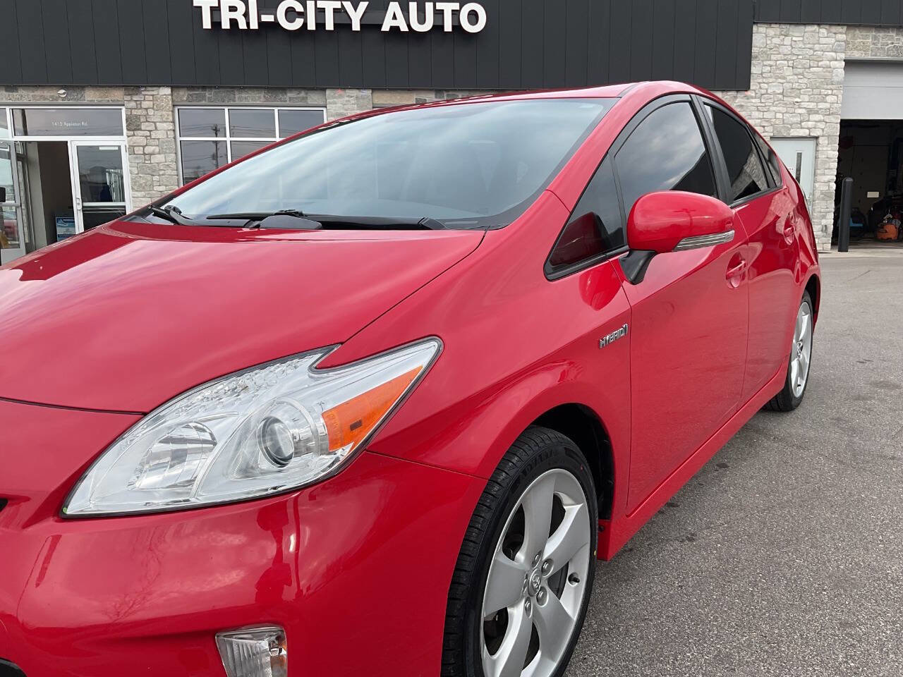 Used 2015 Toyota Prius Persona Series FWD image 2