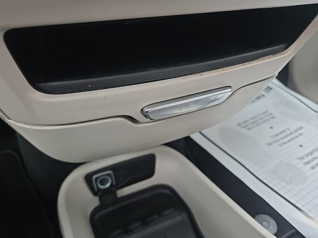 Used 2024 Chrysler Pacifica Touring-L image 54