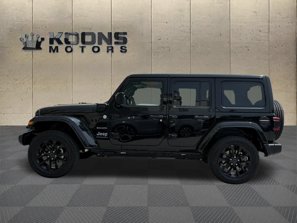 Used 2024 Jeep Wrangler Unlimited Sahara AWD/4WD image 2