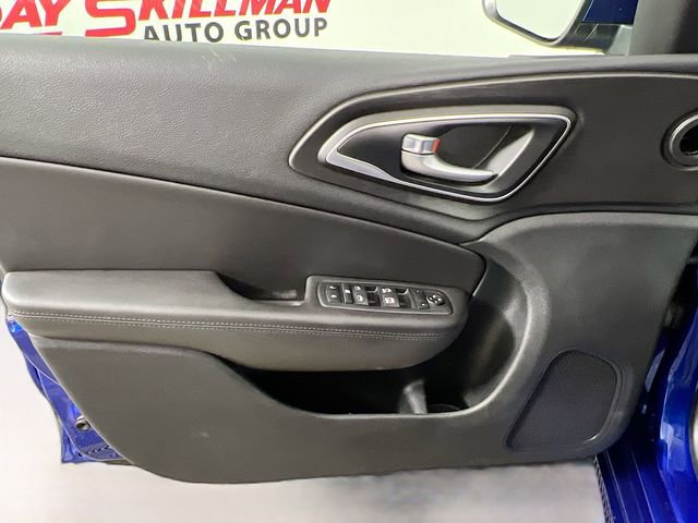 Used 2017 Chrysler 200 Limited Platinum image 30