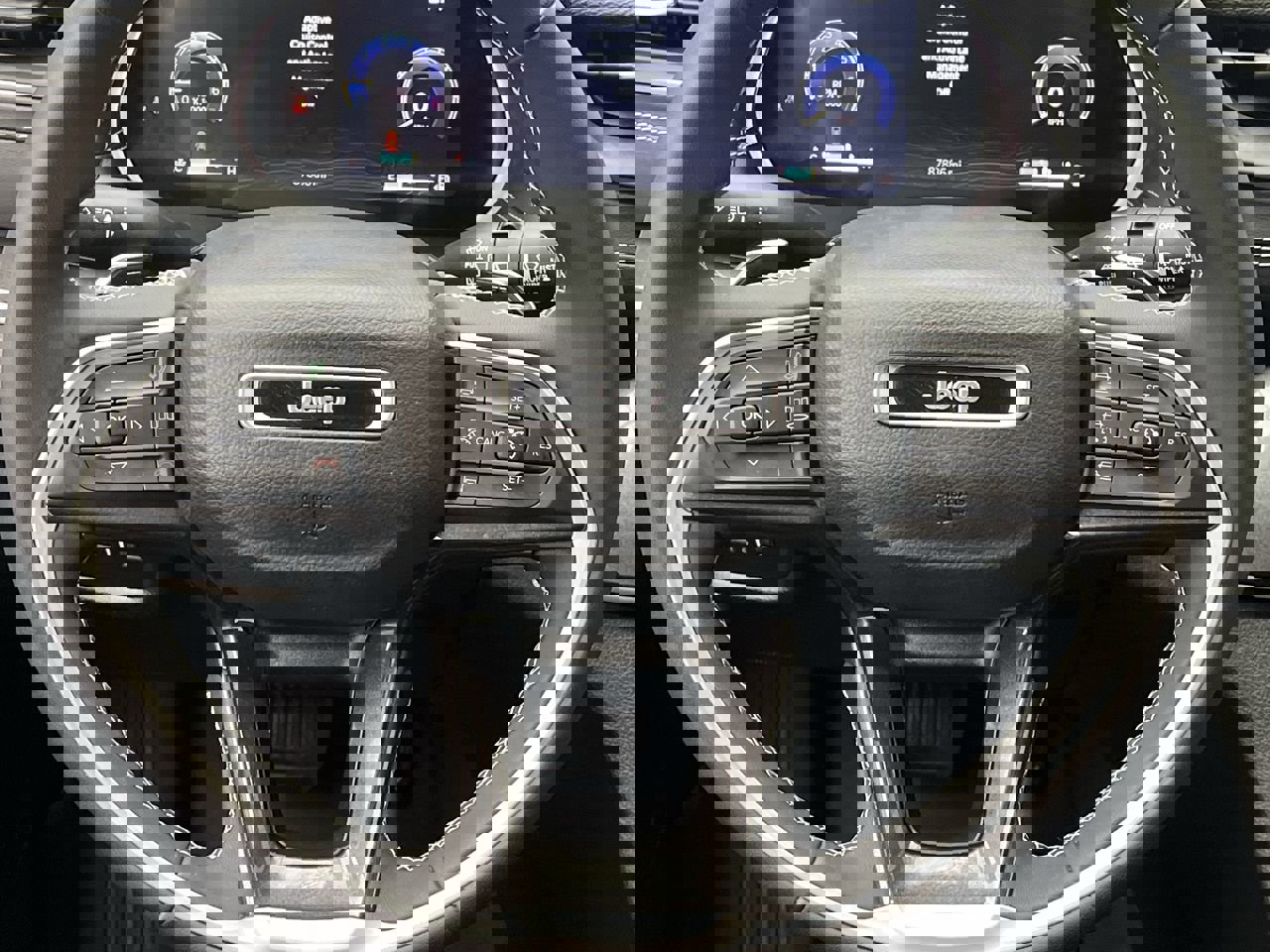 Used 2023 Jeep Grand Cherokee Laredo image 13