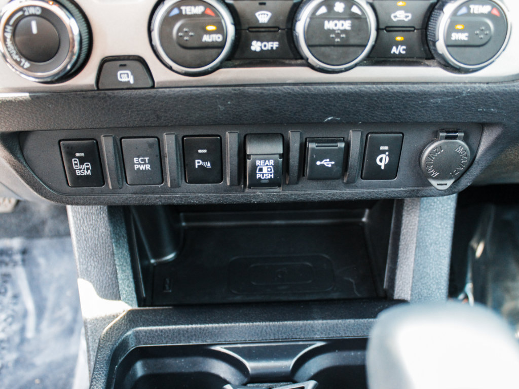 Used 2022 Toyota Tacoma Limited AWD/4WD image 20