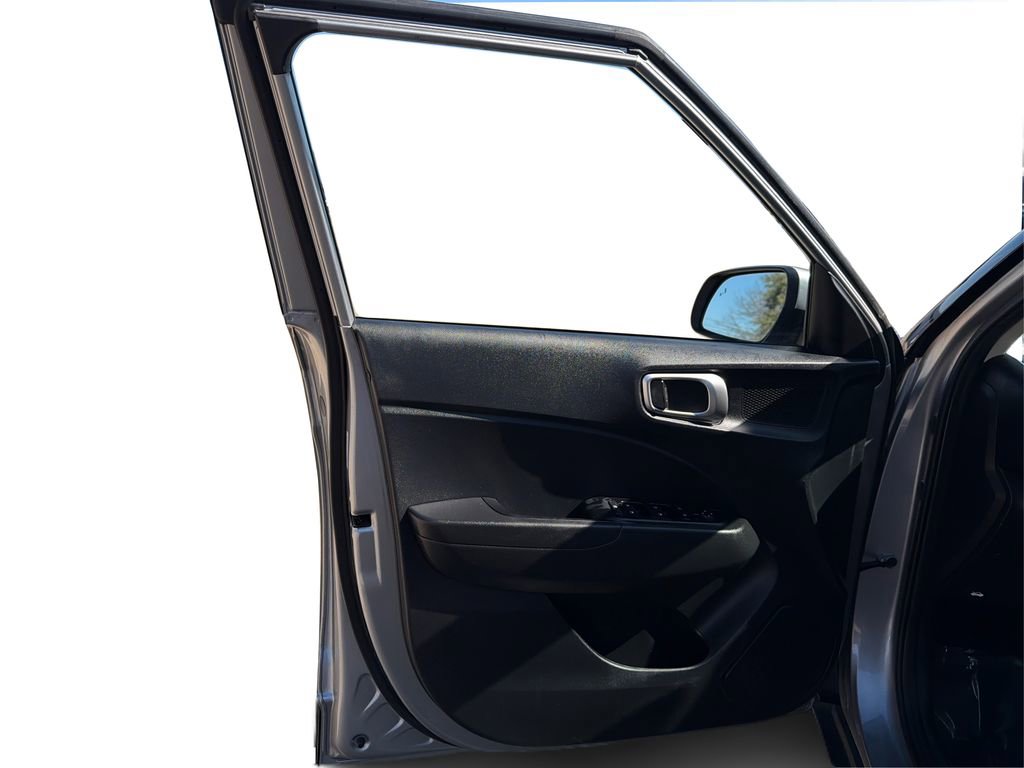 Used 2023 Hyundai Venue SEL FWD image 21