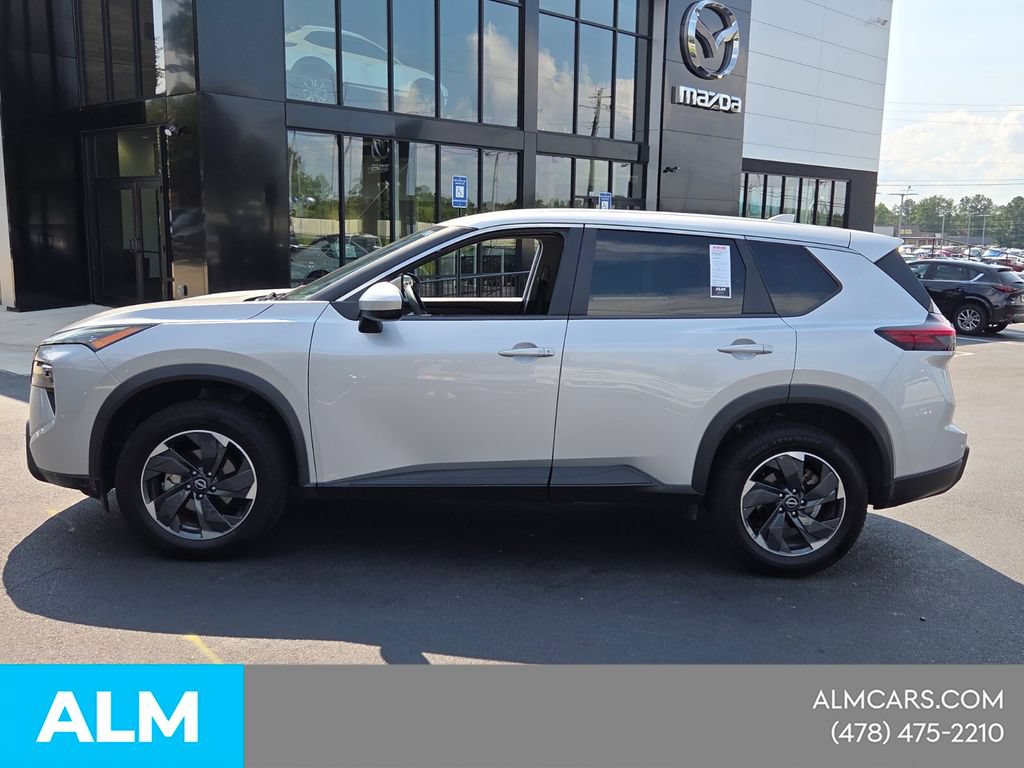 Used 2024 Nissan Rogue SV AWD/4WD image 5