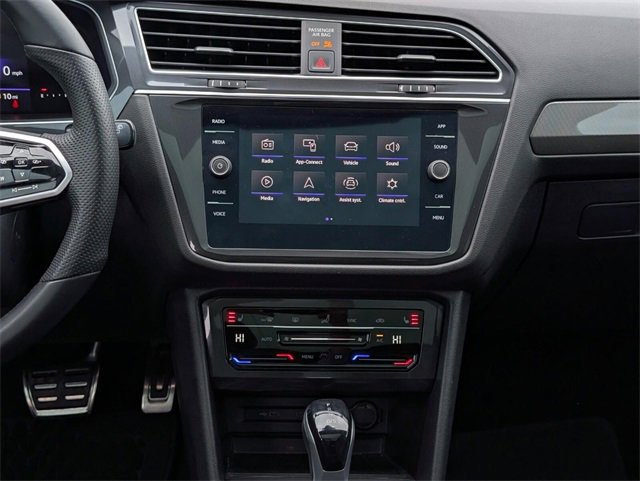 Used 2023 Volkswagen Tiguan SE R-Line image 29