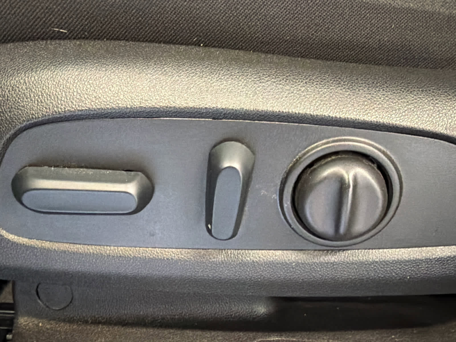 Used 2023 GMC Acadia SLE w/ Driver Convenience Package image 15