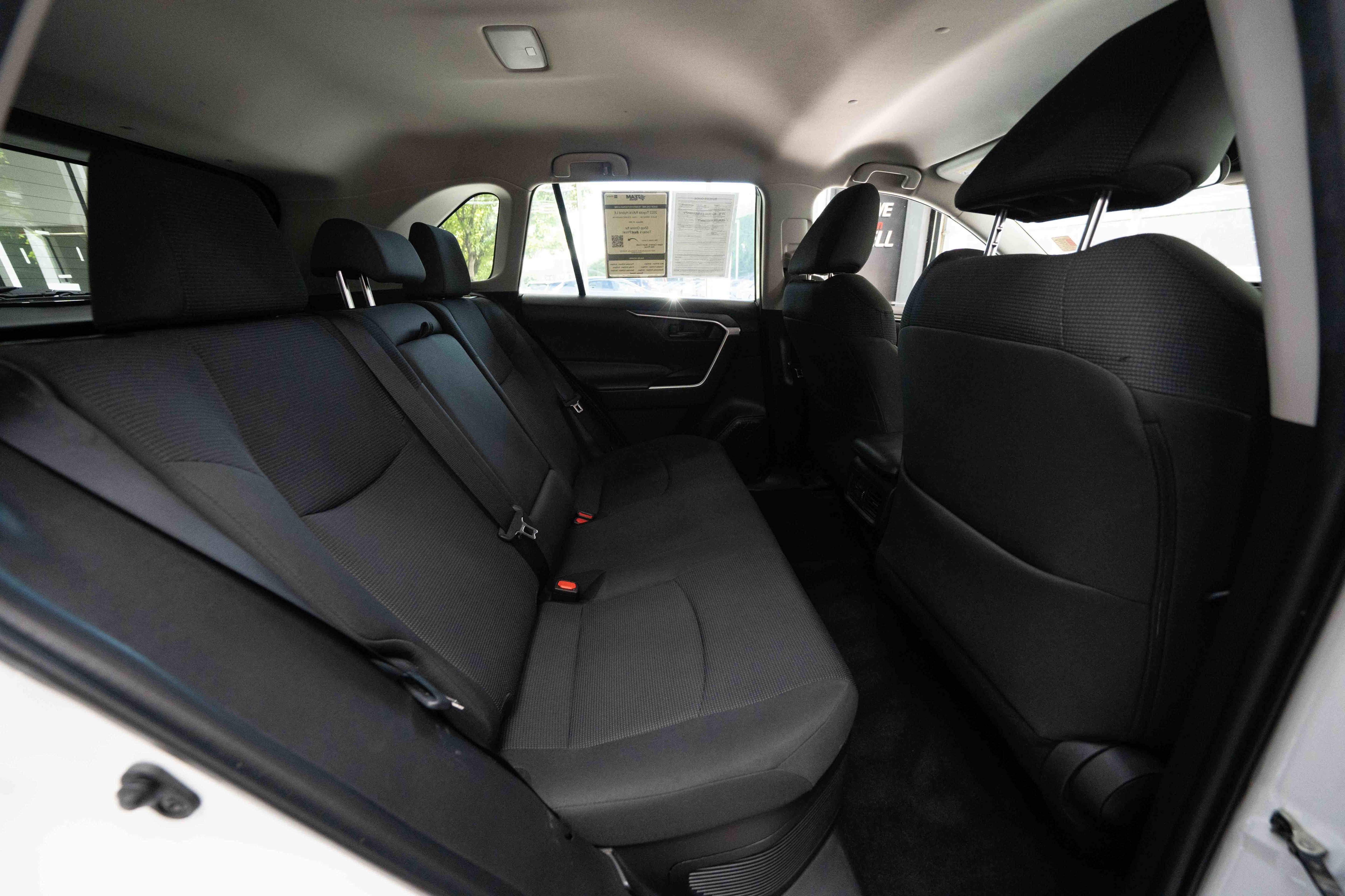 Used 2022 Toyota RAV4 LE AWD/4WD image 25