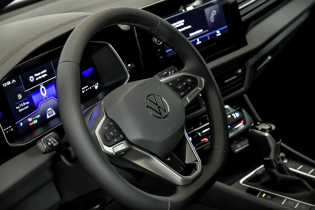 Used 2025 Volkswagen Jetta Sport image 9