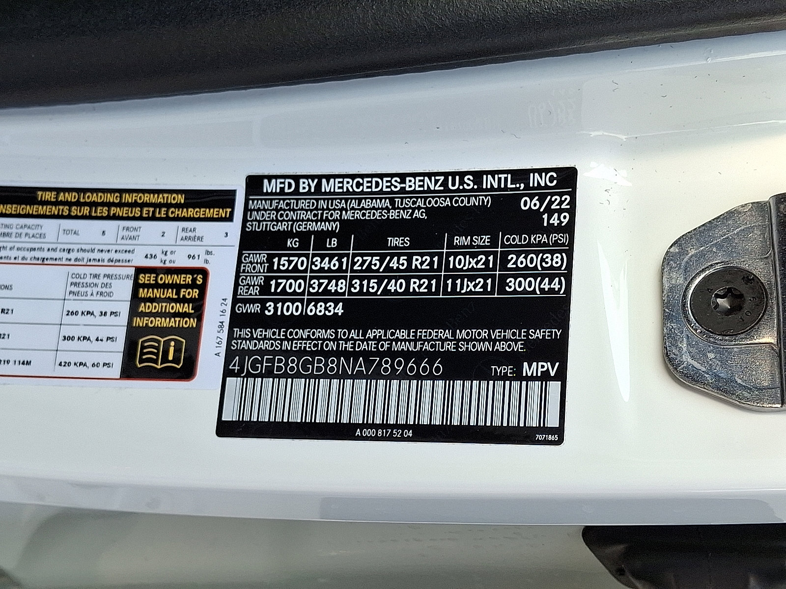 Certified 2022 Mercedes-Benz GLE 580 4MATIC w/ Night Package image 28