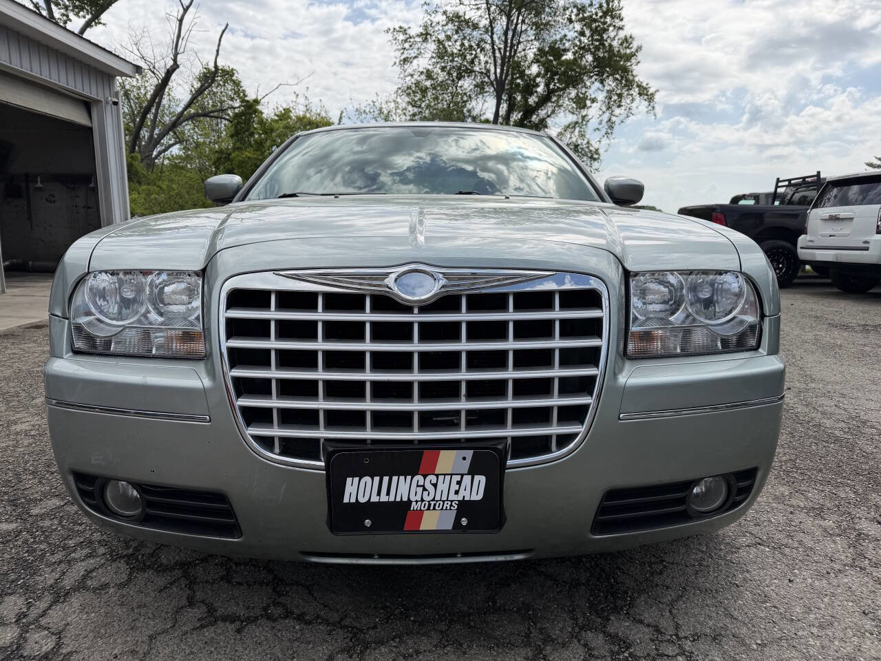 Used 2005 Chrysler 300 Touring RWD image 2