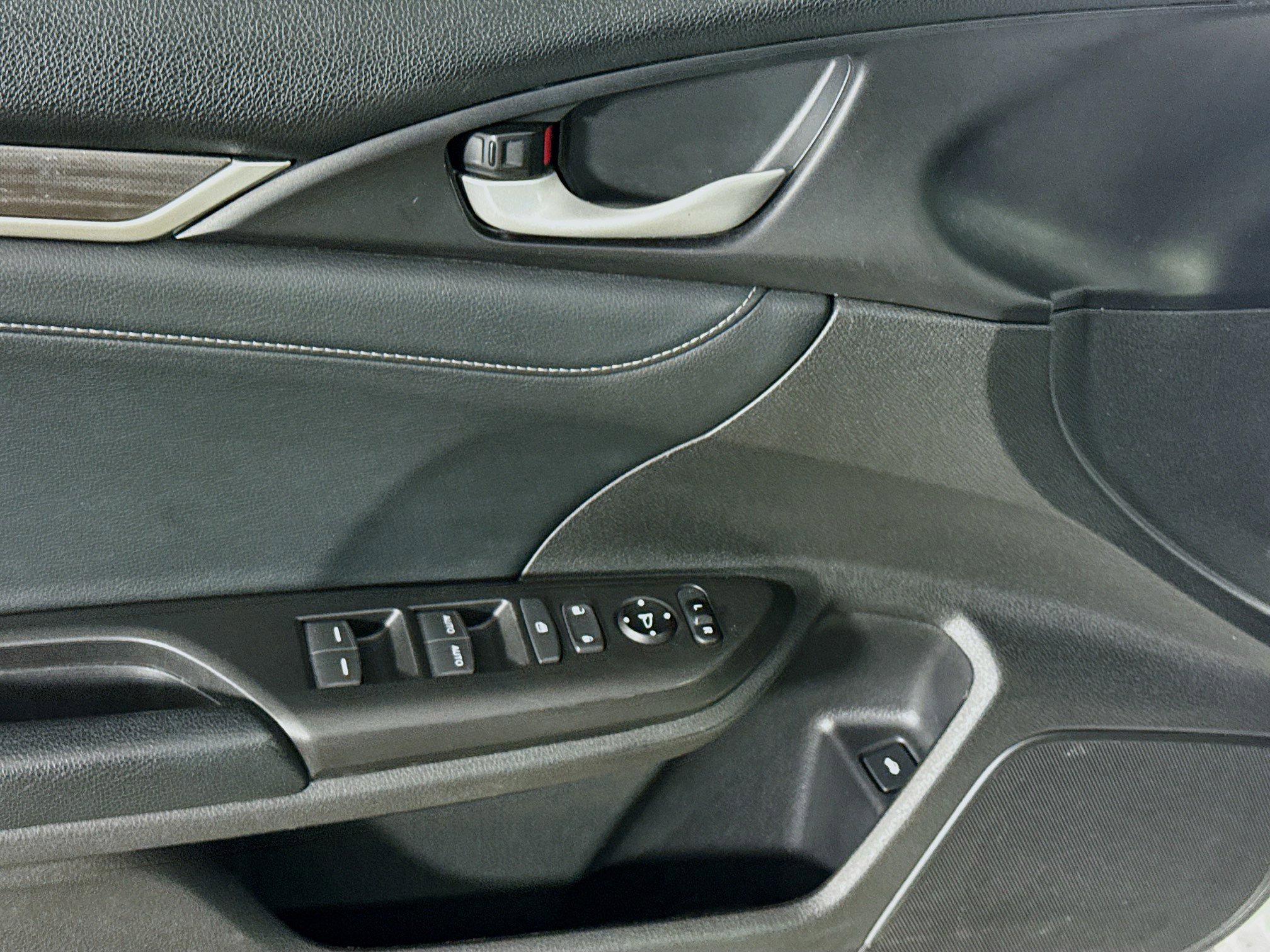 Used 2019 Honda Civic Touring image 24