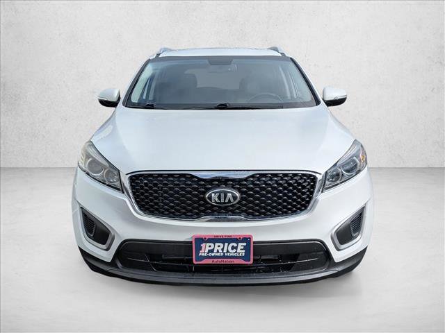 Used 2017 Kia Sorento LX w/ LX Convenience Package image 2