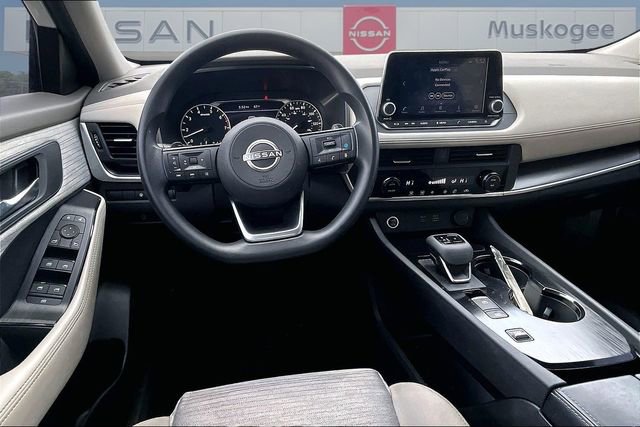 Used 2023 Nissan Rogue SV image 8