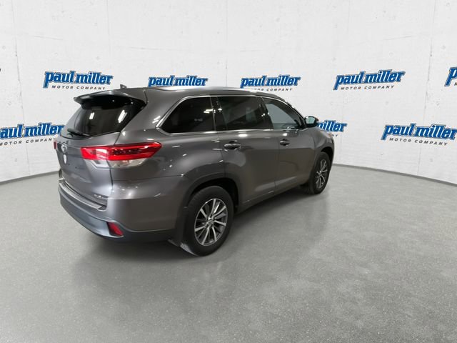Used 2017 Toyota Highlander XLE image 11