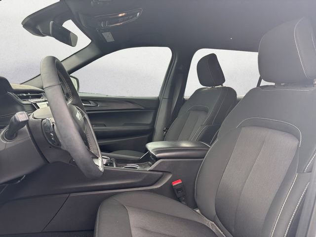 Used 2025 Jeep Grand Cherokee L Laredo w/ Luxury Tech Group I image 9