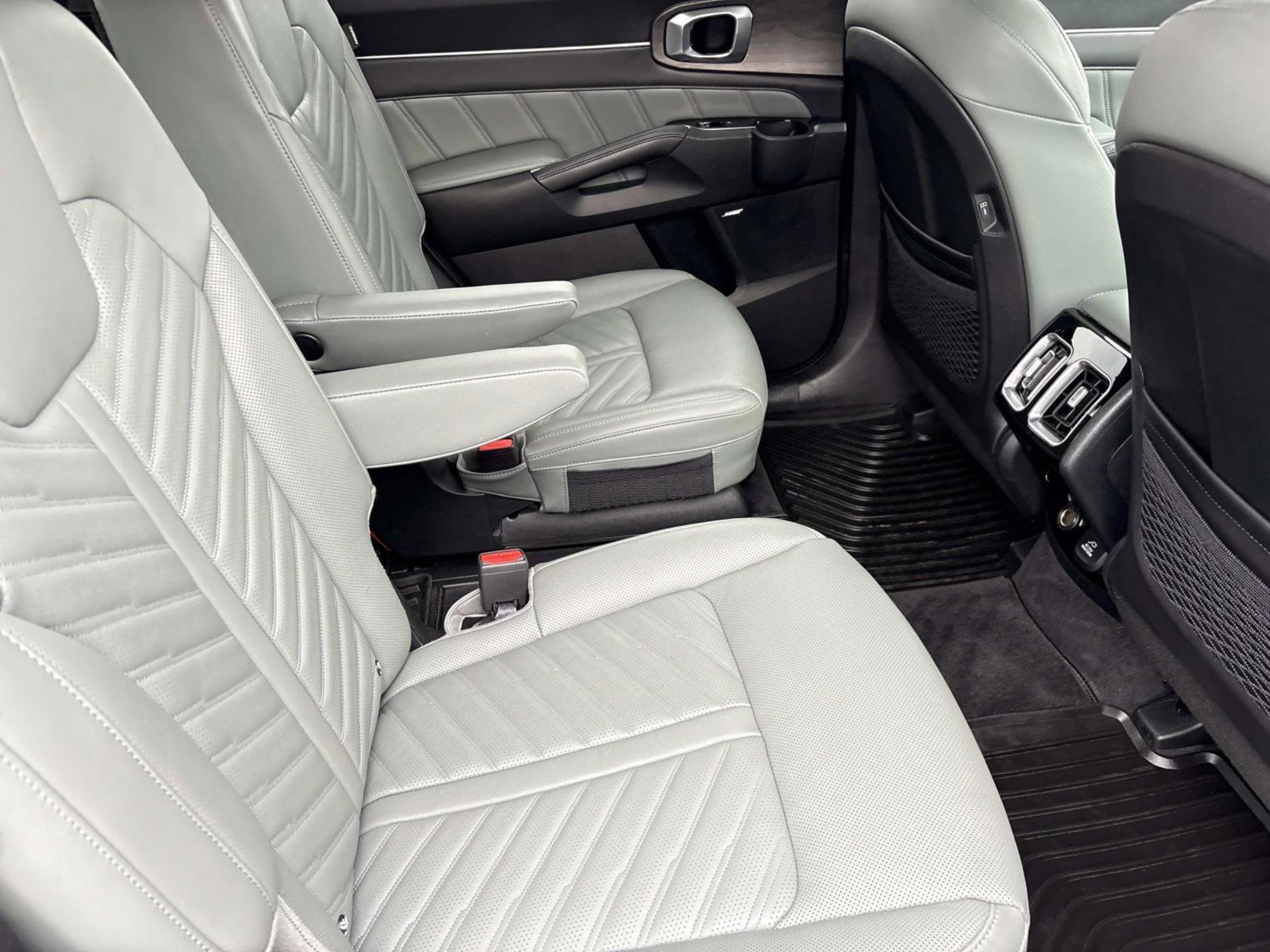 Used 2025 Kia Sorento SX Prestige w/ Sage Leather Package image 15