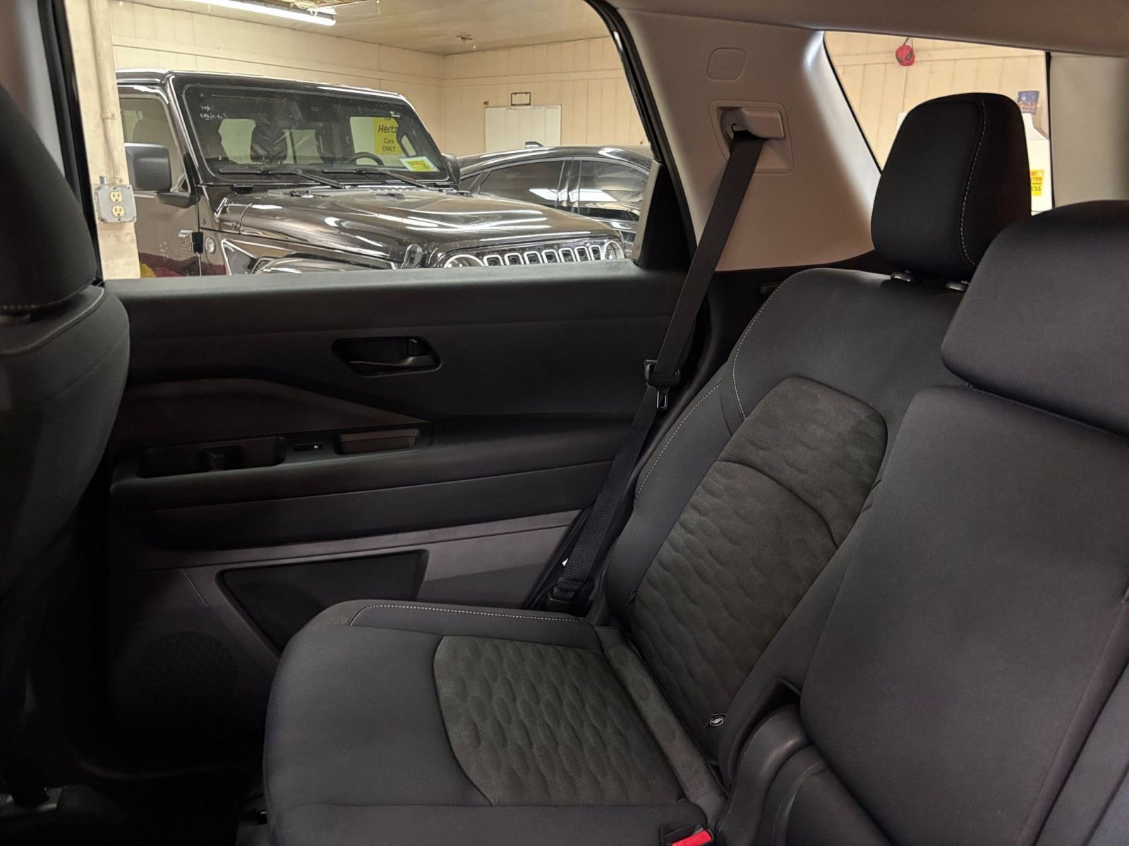 Used 2025 Nissan Pathfinder SV FWD image 42