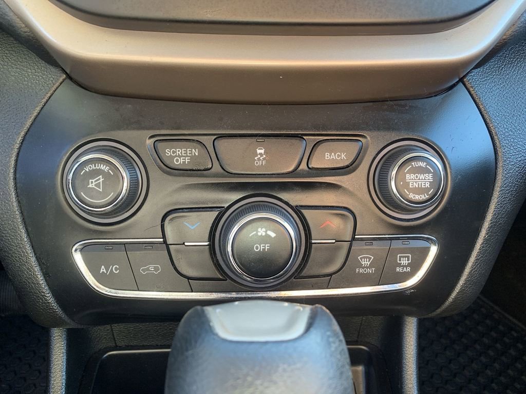 Used 2015 Jeep Cherokee Latitude w/ Cold Weather Group image 15
