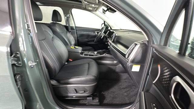Used 2025 Kia Sorento EX w/ EX Panoramic Sunroof Package AWD/4WD image 30
