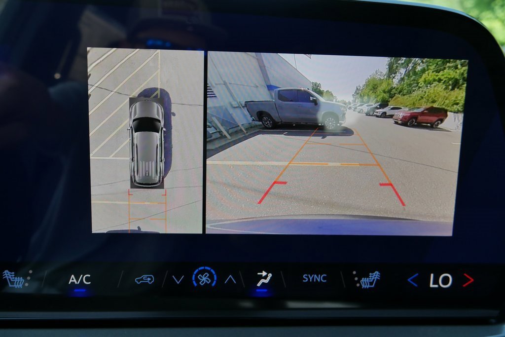 New 2026 Chevrolet Traverse LT w/ Enhanced Driving Package image 16