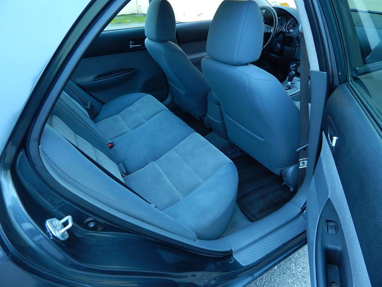 Used 2004 MAZDA MAZDA6 i image 13