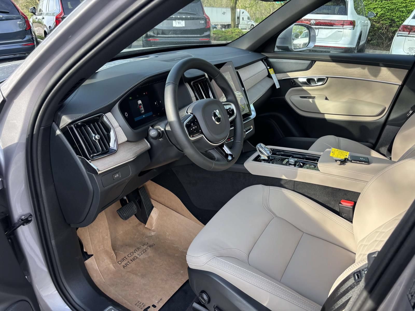 New 2026 Volvo XC90 B6 Plus w/ Protection Package Premier AWD/4WD image 24
