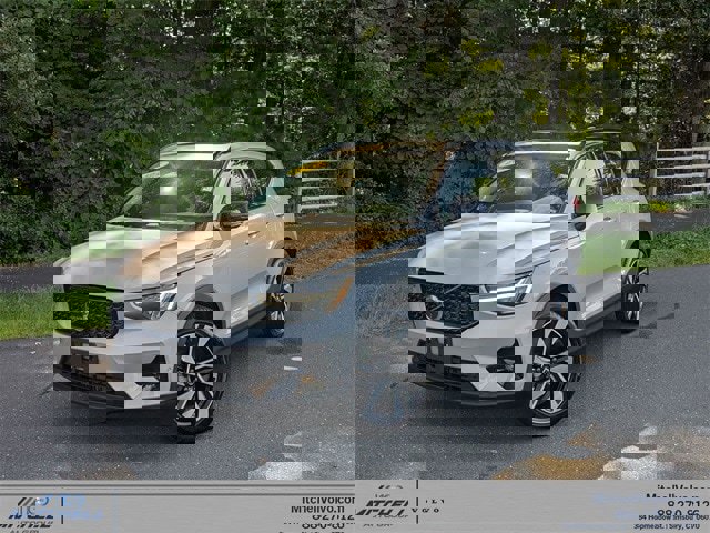 Certified 2025 Volvo XC40 B5 Plus image 1