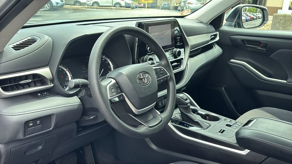 Used 2023 Toyota Highlander L FWD image 22