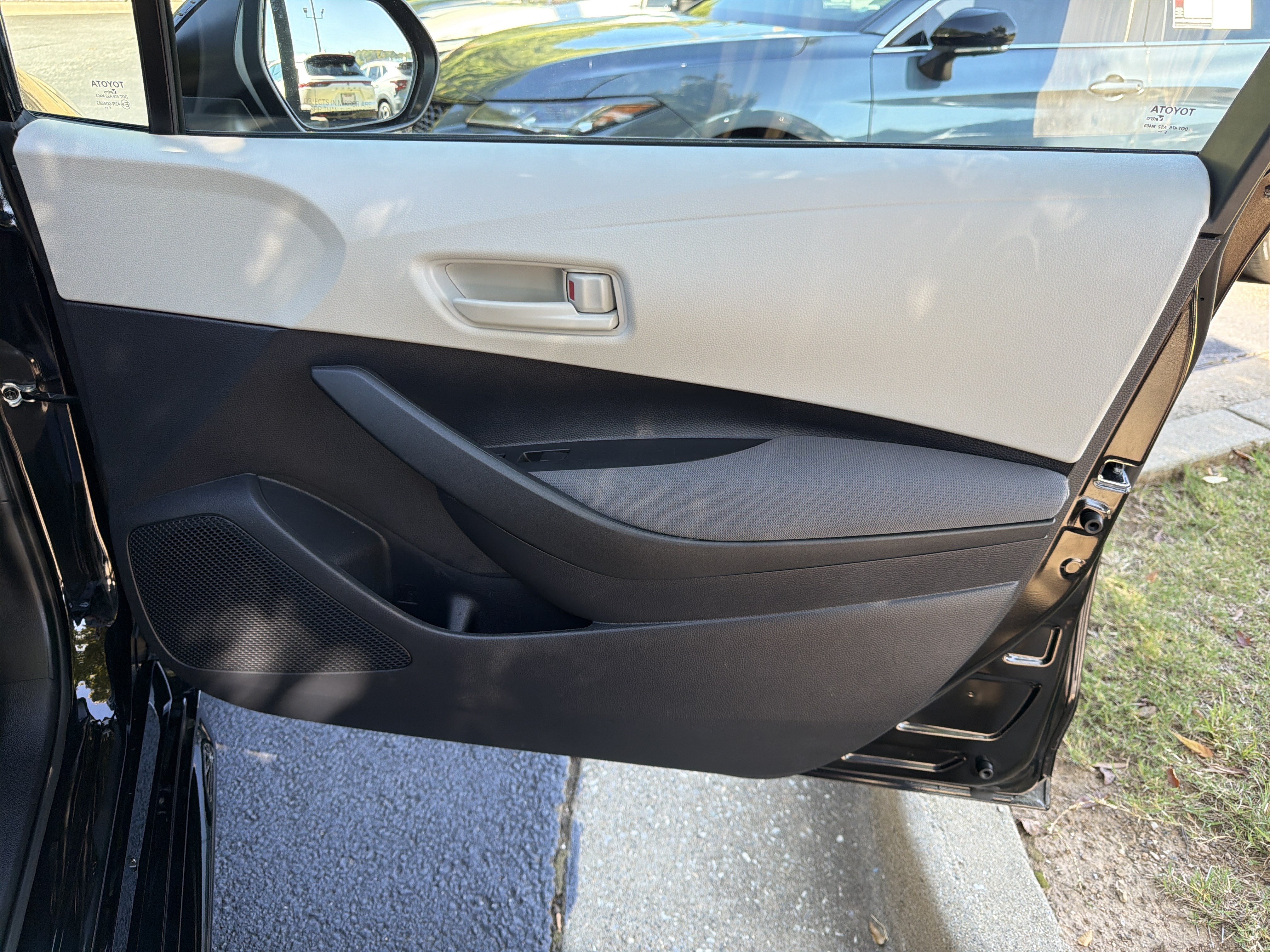 Used 2026 Toyota Corolla LE FWD image 14