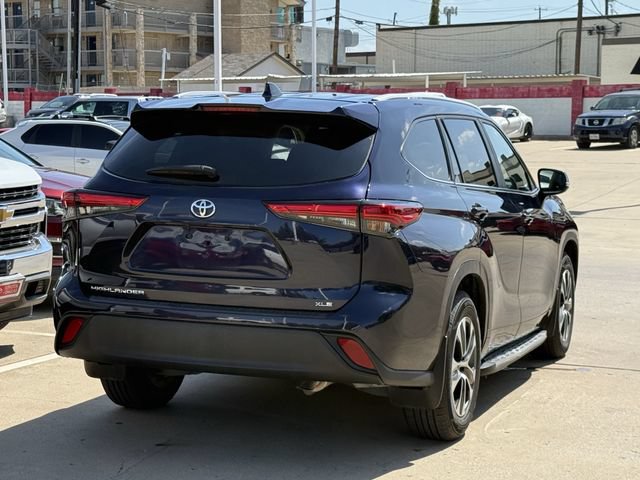 Used 2023 Toyota Highlander XLE FWD image 4