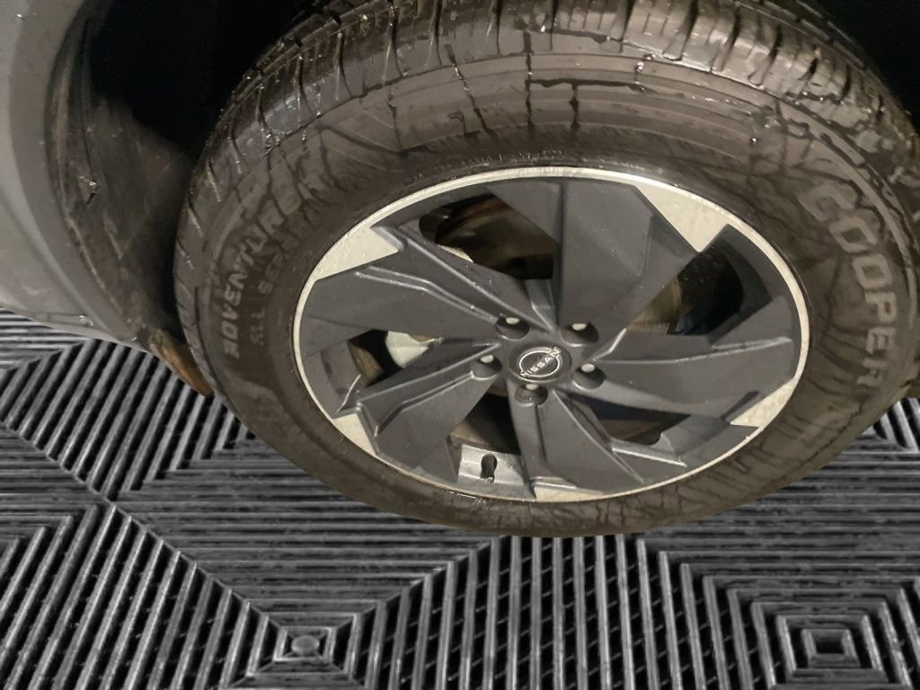 Used 2024 Nissan Rogue SV image 33