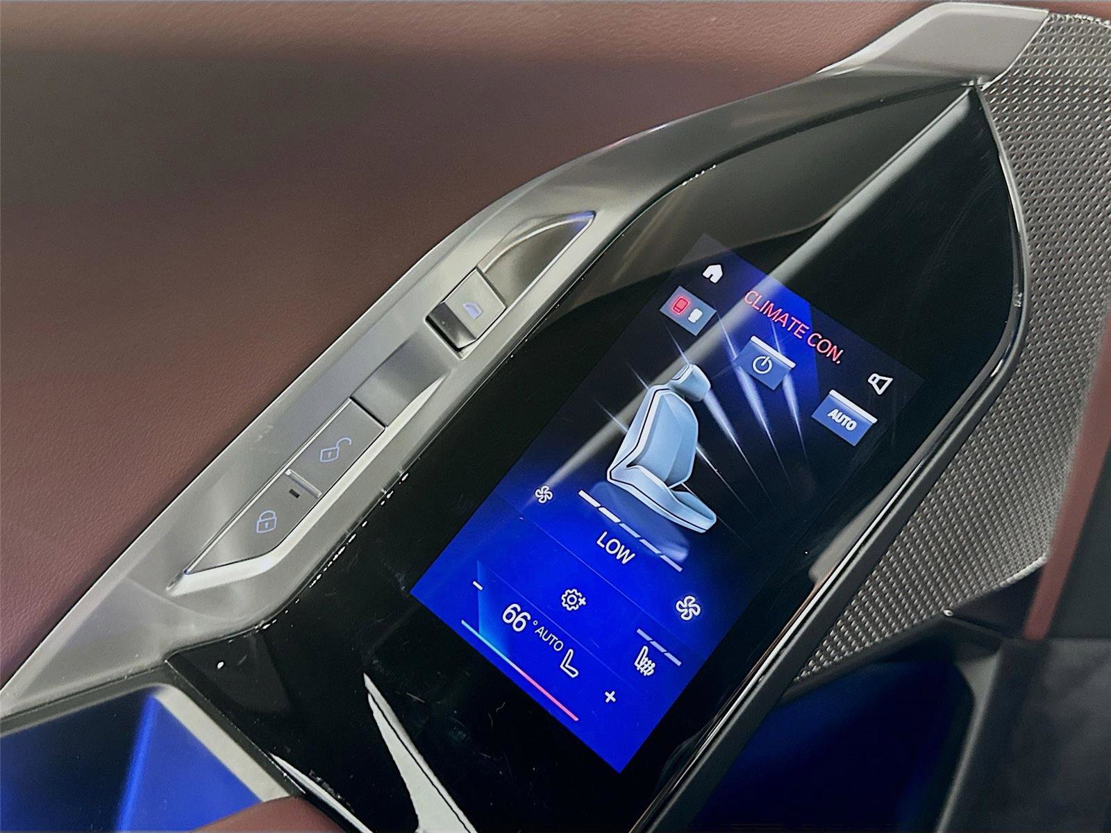 Used 2023 BMW 760i xDrive image 28