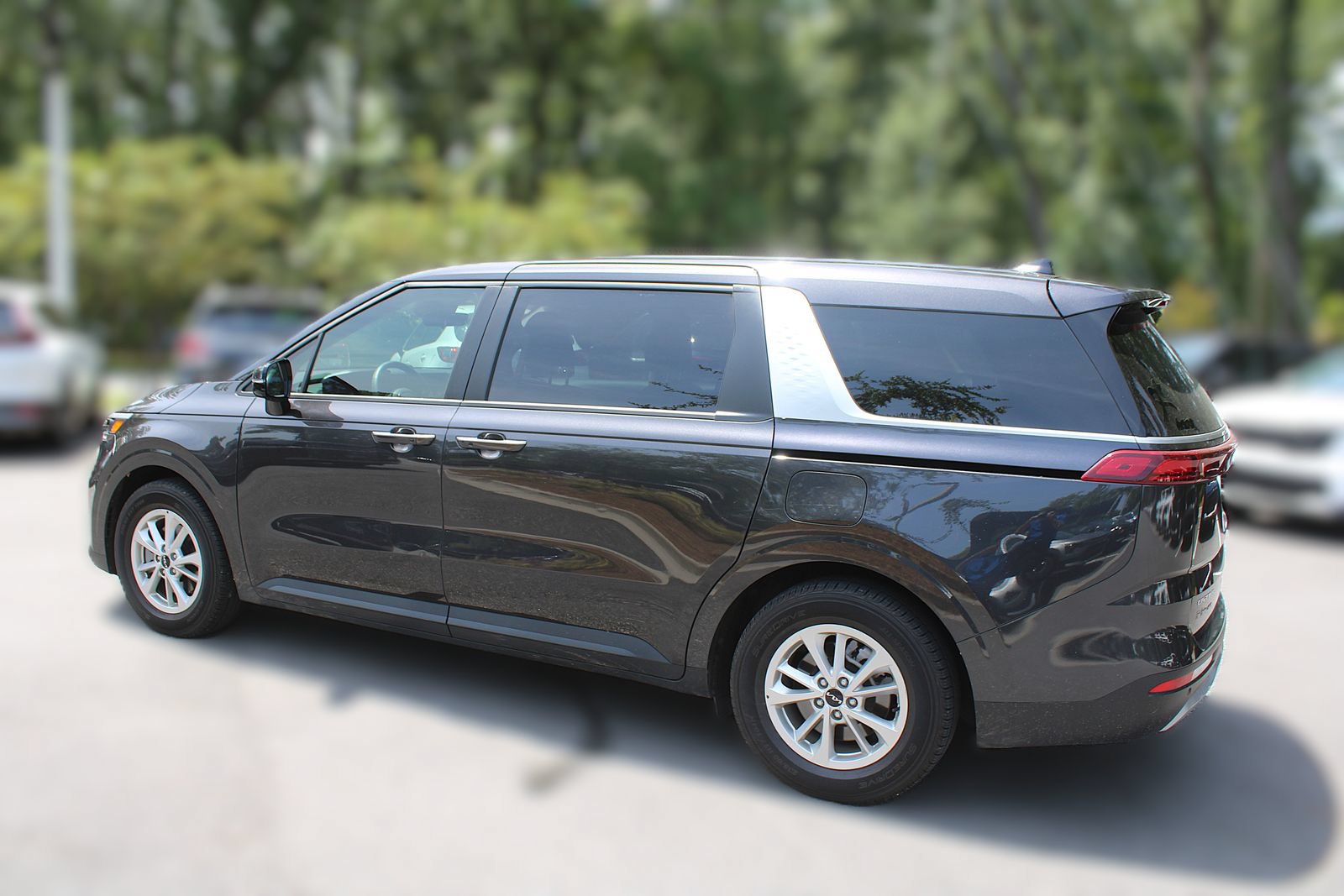 Used 2024 Kia Carnival LX FWD image 9