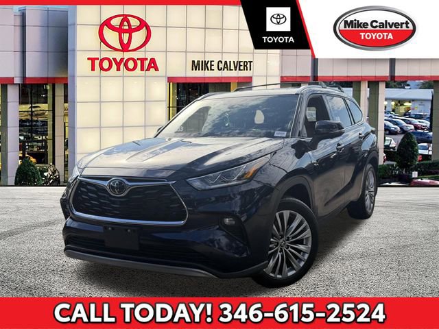 Used 2025 Toyota Highlander Platinum image 1