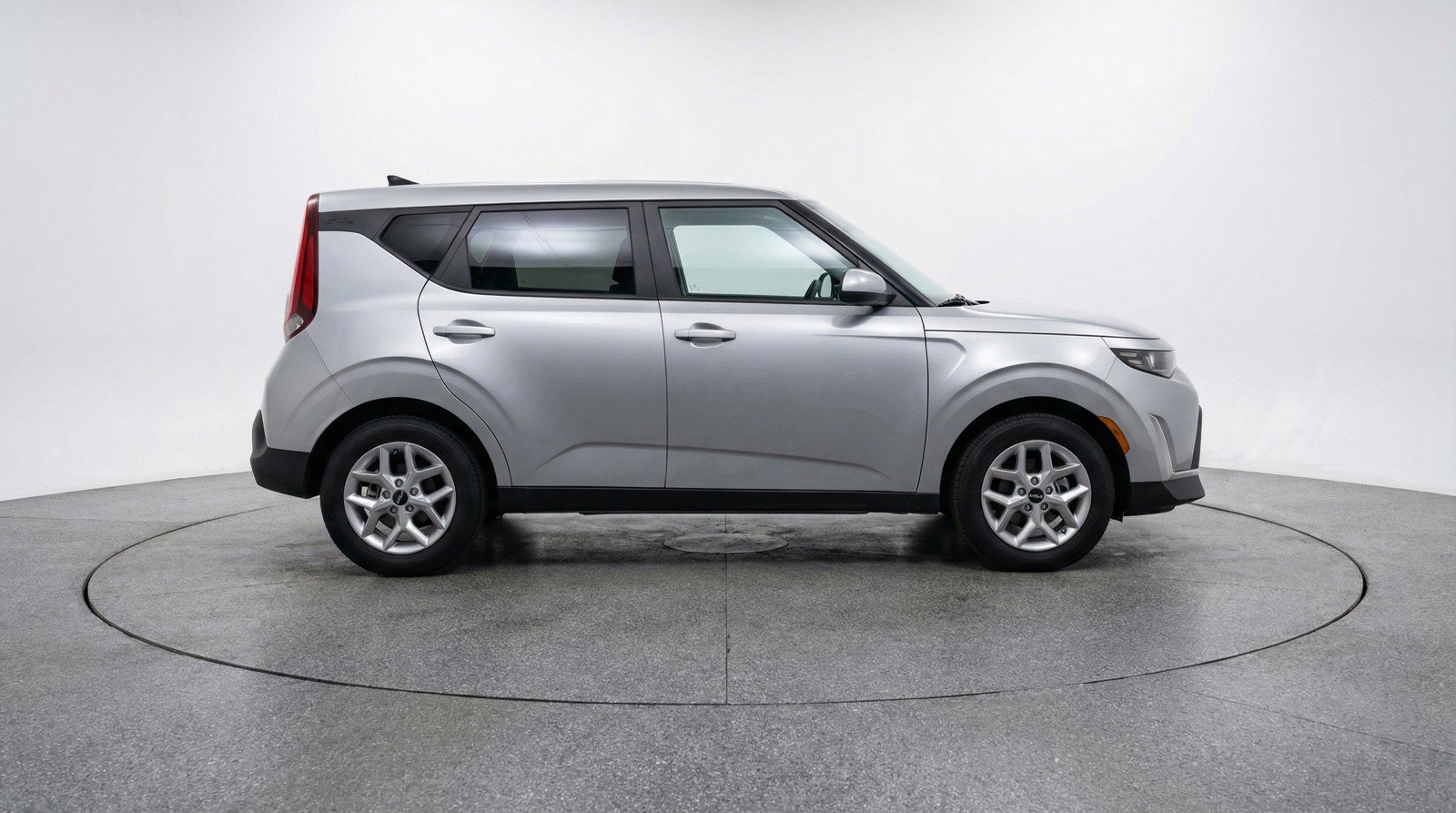 Used 2025 Kia Soul LX w/ LX Technology Package FWD image 11