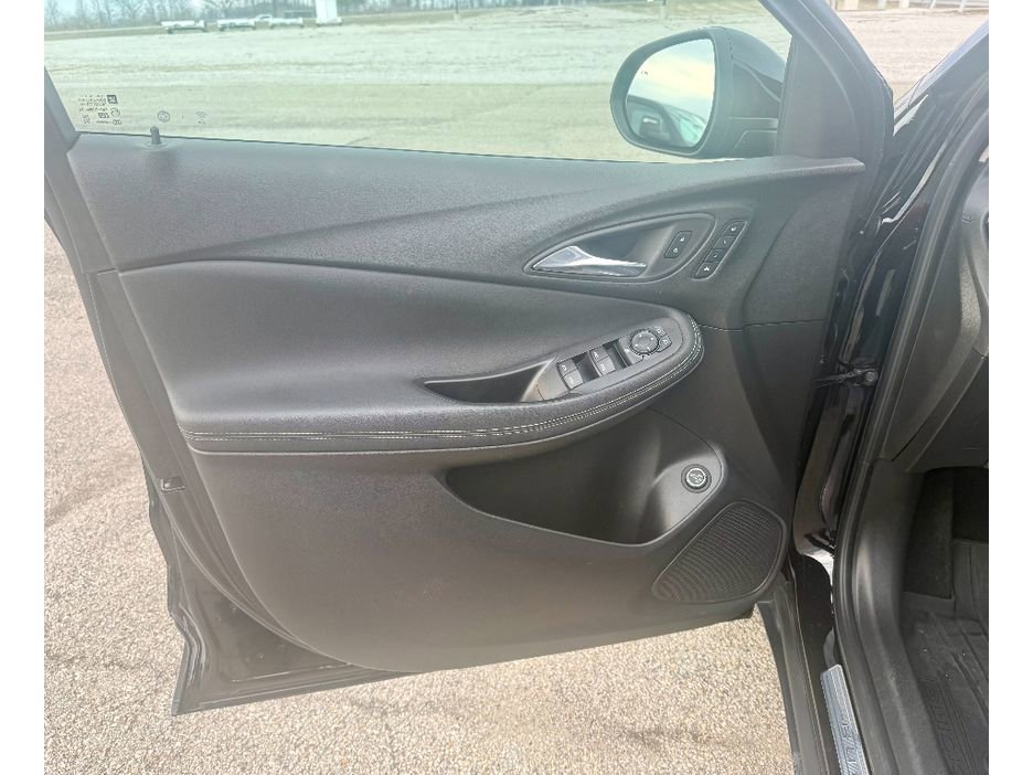 Used 2022 Buick Encore GX Essence w/ Experience Buick Package FWD image 10