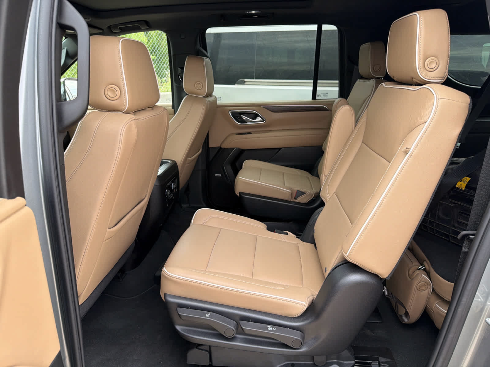Used 2024 Chevrolet Suburban Premier AWD/4WD image 10